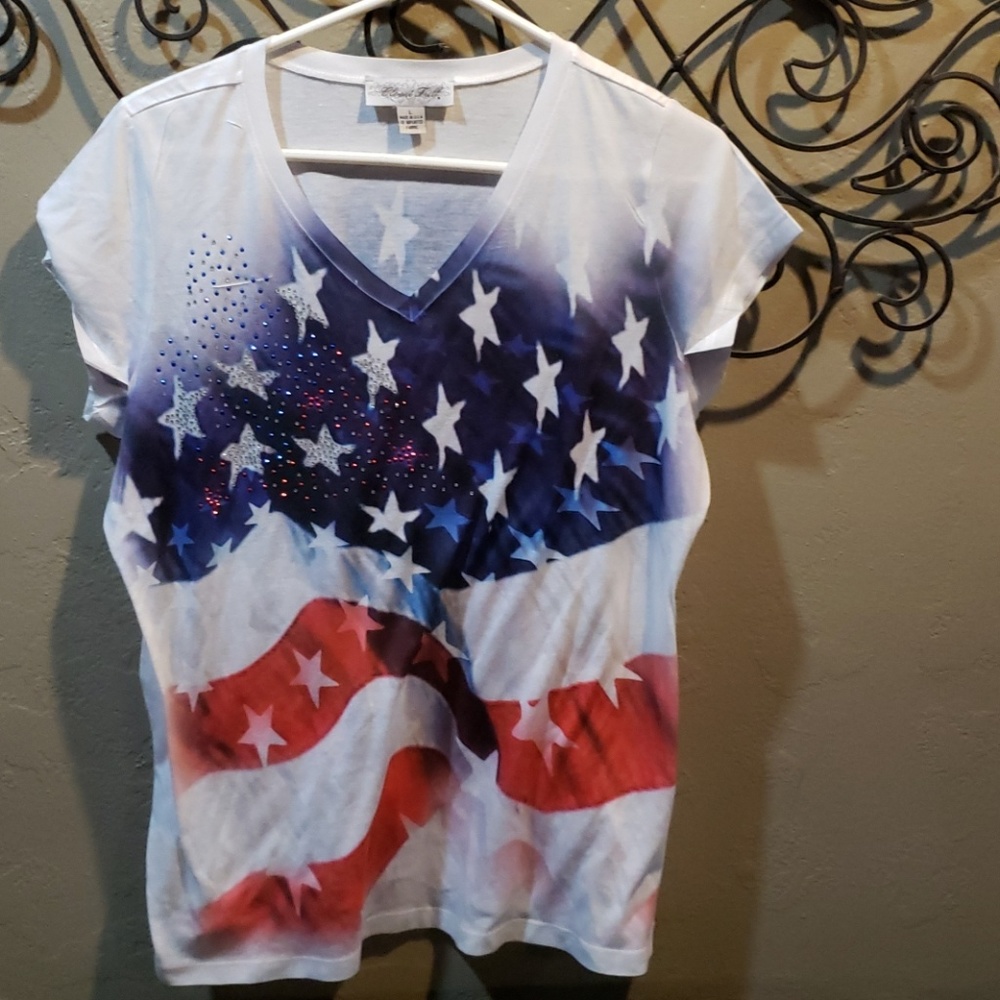 Closet Full Womens American flag V neck